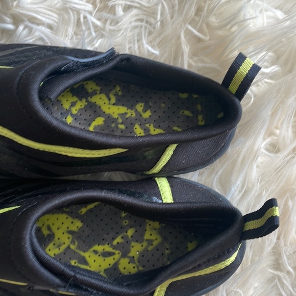 Slip grip black green slip on water lake waterfall pool shoes wide toes 11-12 - Picture 5 of 17